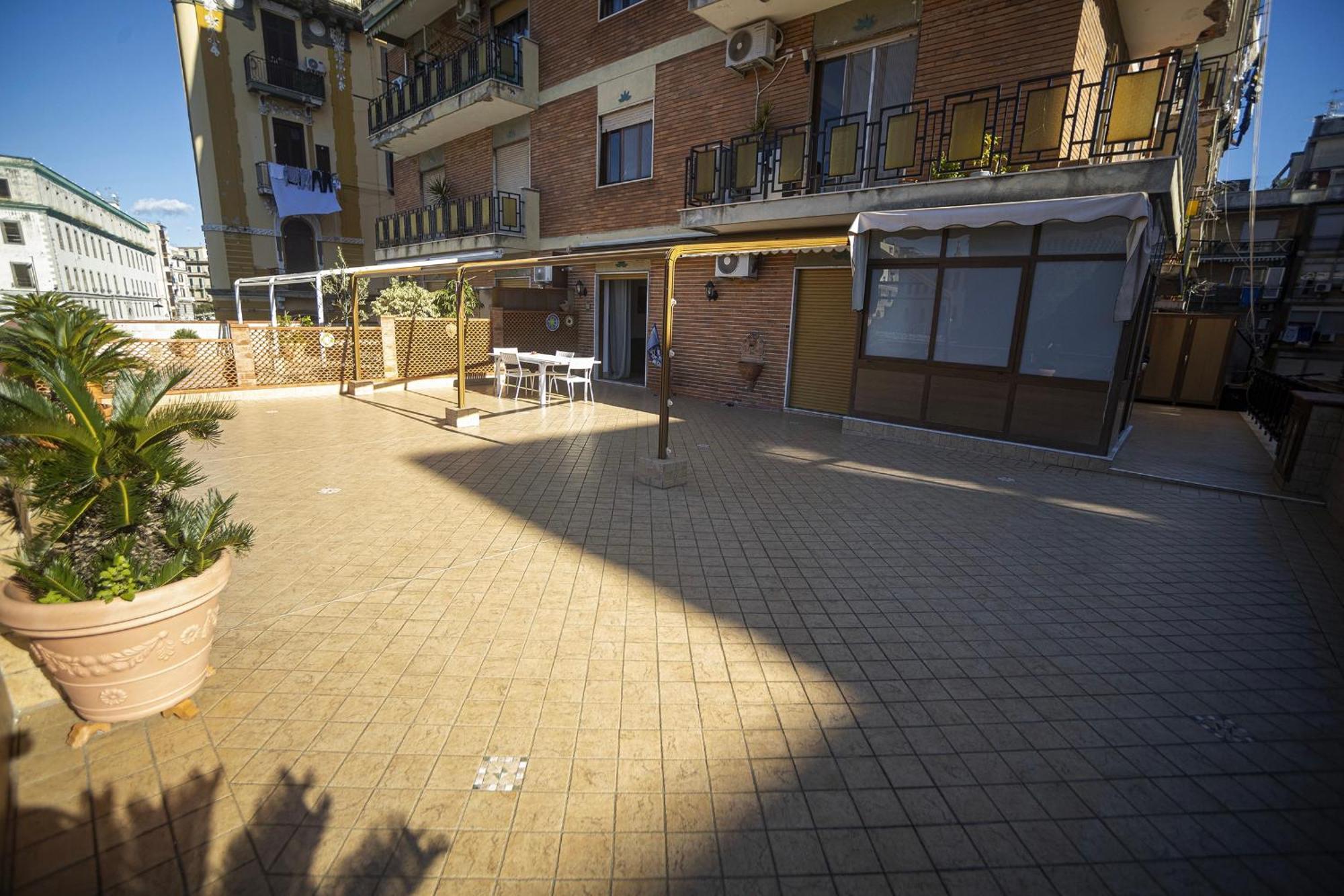 Terrazza Capuana Apartment เนเปิลส์ ภายนอก รูปภาพ